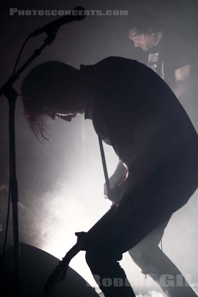 A PLACE TO BURY STRANGERS - 2009-11-19 - PARIS - La Maroquinerie - 